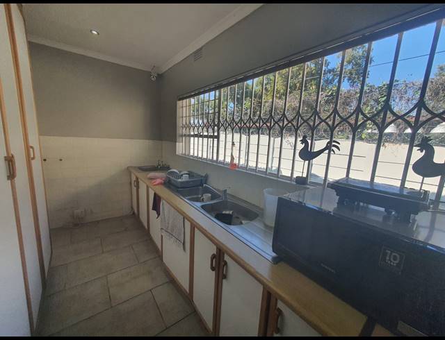 940M² BUSINESS FOR SALE IN BRACKENHURST